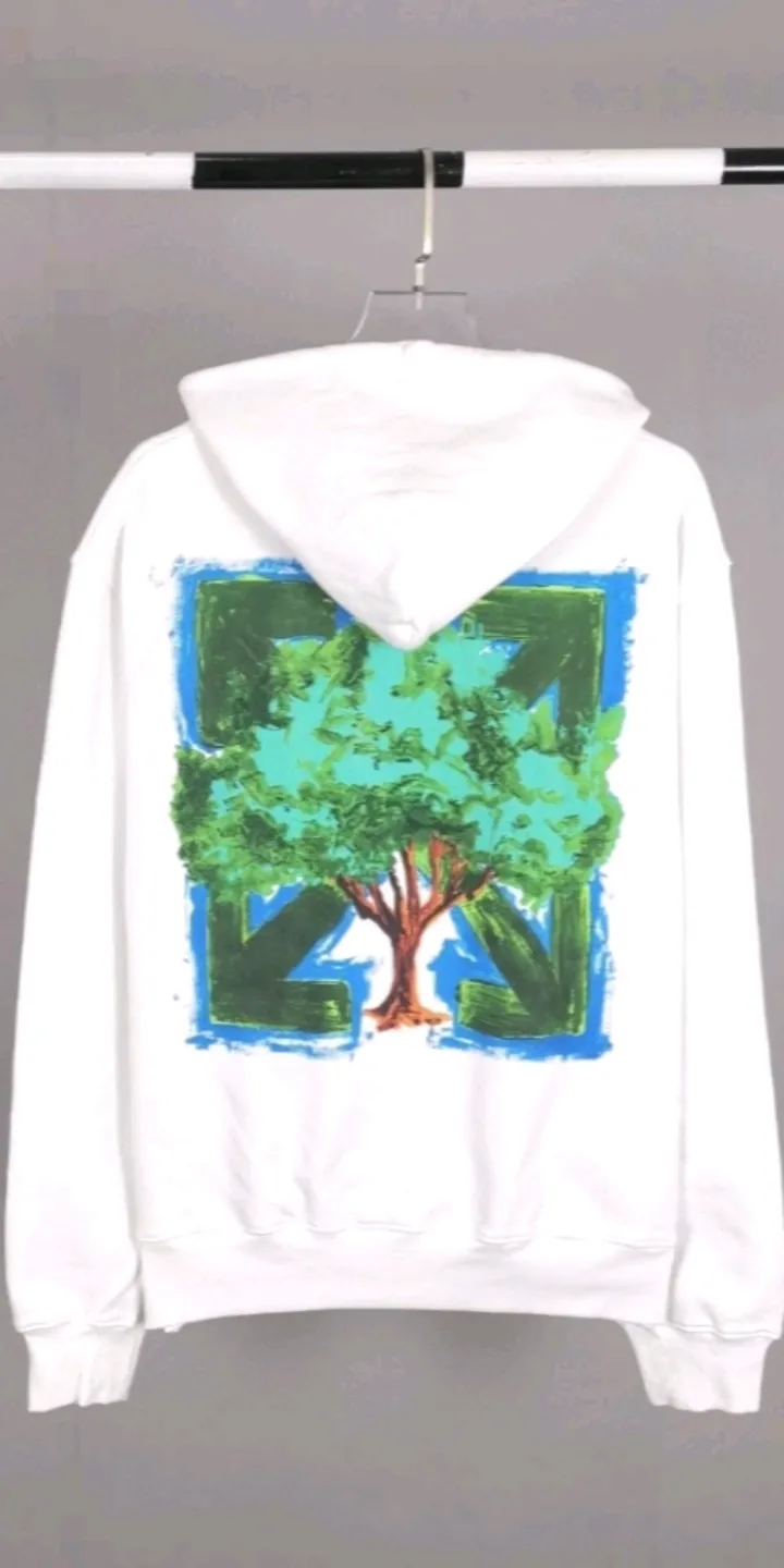 Actual video shot——22SS top tested version environmental protection series OFFWHITE OW world environmental protection green tree graffiti pure cotton loose unisex round neck sweatshirt I won’t introduce the other ones here, just get to the point. This printed tree is different from the short-sleeved ones. The leaf shape part of the printing is replaced by embroidery. This cannot be seen from the picture level (you will definitely make a mistake when you look at the picture). Many versions on the market directly look at the picture and make the pattern, without worrying about this detail.  The fabric is made of 480g fish scale terry cotton fabric, and the hem is slit. This is the key detail.  The white front chest is the new slogan of the trumpet, and the back is also different. They are all framed by the classic and iconic large warning arrows. The black arrows are lake green, with a few white water-like patterns added; the white ones are sky blue arrows, with a big tree inside with branches and leaves filling the entire pattern. Both pieces are interpretations of traditional retro hand-painted graffiti painting techniques, which fully embody the natural and environmentally friendly atmosphere.  Color: White Size: XS-L P:410